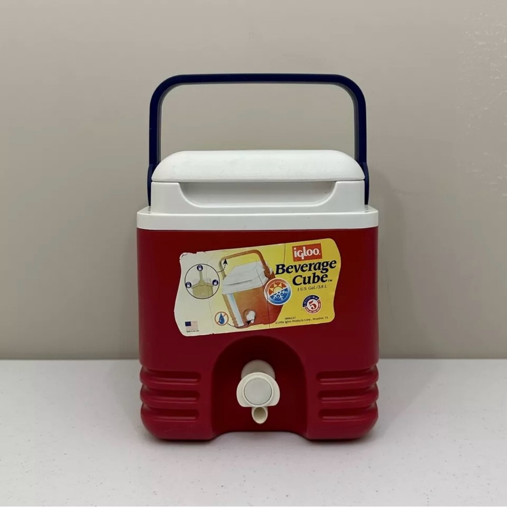 Vintage Igloo Beverage Cube Red 1 Gal/3.8 L Hot Cold Chest Cooler Made in USA